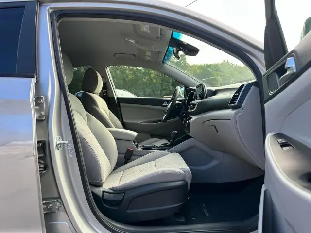 2021 HYUNDAI TUCSON SE  
