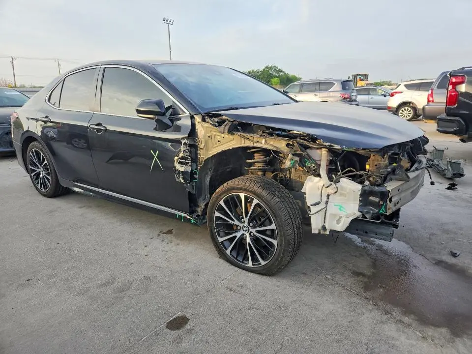 2018 TOYOTA CAMRY SE  
