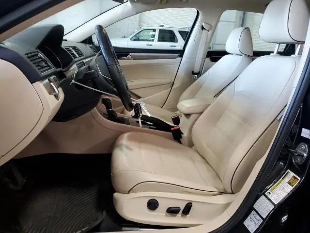 2017 VOLKSWAGEN PASSAT SE  