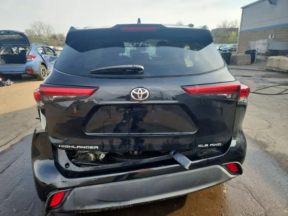 2021 TOYOTA HIGHLANDER XLE  