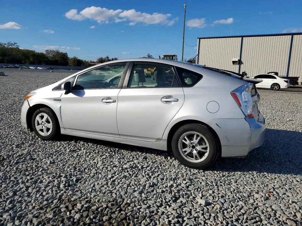 2010 TOYOTA PRIUS III  