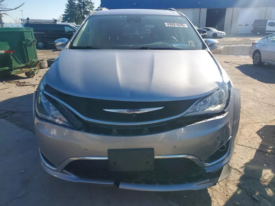 2017 CHRYSLER PACIFICA LIMITED  