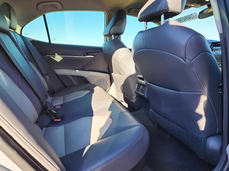 2020 TOYOTA CAMRY XLE  