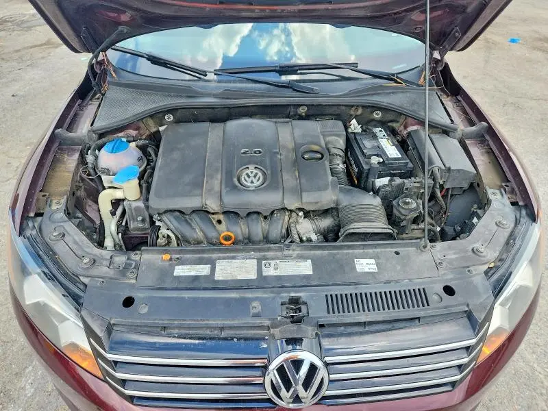 2013 VOLKSWAGEN PASSAT SE  