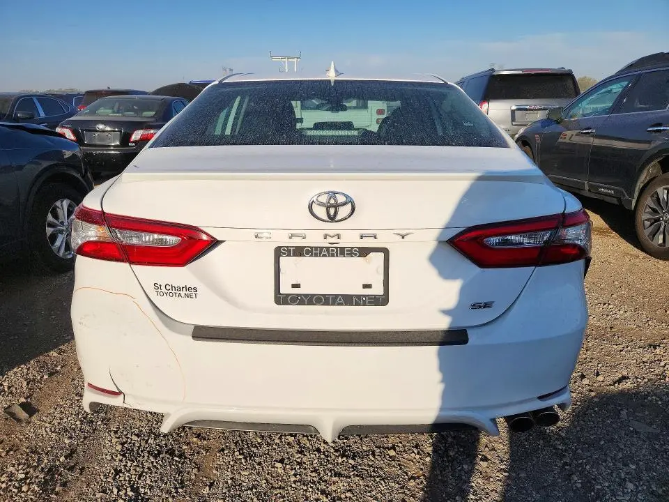2019 TOYOTA CAMRY SE  