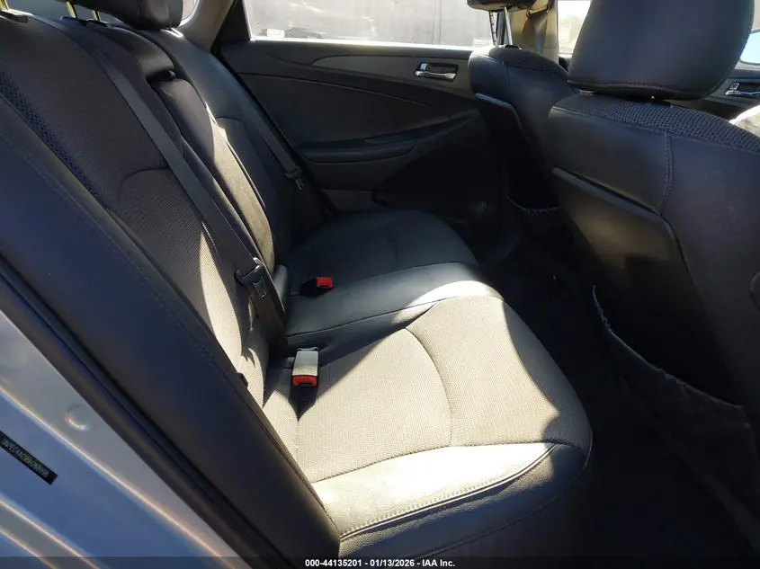 2011 HYUNDAI SONATA SE