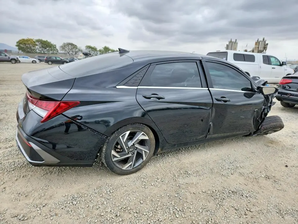 2024 HYUNDAI ELANTRA SEL  