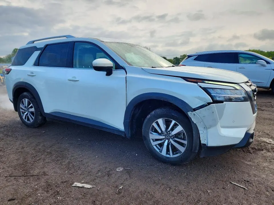 2022 NISSAN PATHFINDER SL  