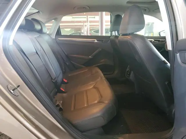 2017 VOLKSWAGEN PASSAT SE  