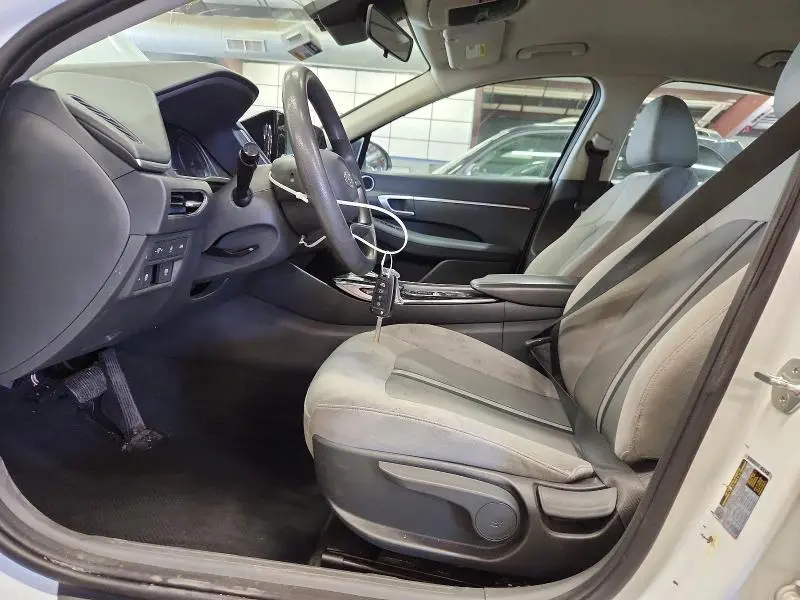 2021 HYUNDAI SONATA SE  