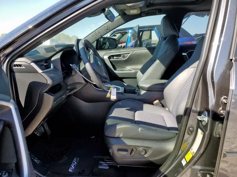 2025 TOYOTA RAV4 XSE  