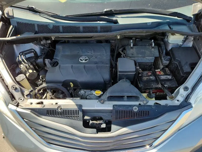2013 TOYOTA SIENNA XLE 8-PASSENGER  