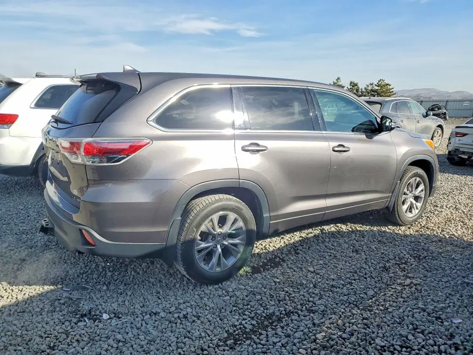 2015 TOYOTA HIGHLANDER LE  