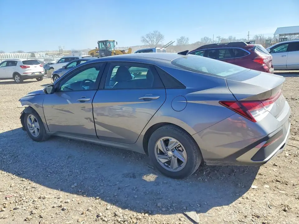 2024 HYUNDAI ELANTRA SE  