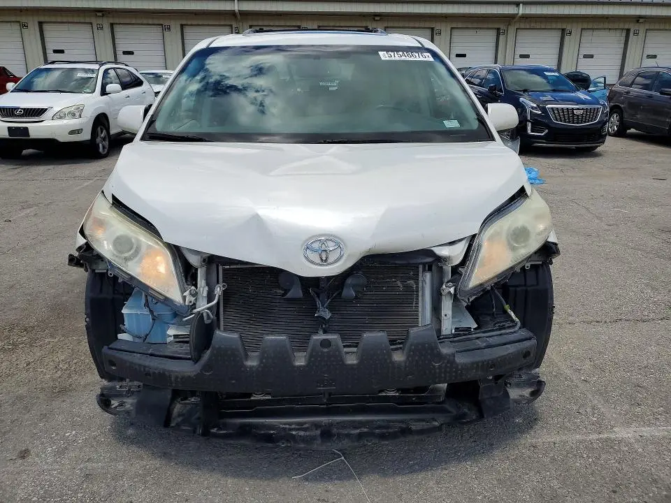 2017 TOYOTA SIENNA XLE PREMIUM 8-PASSENGER  