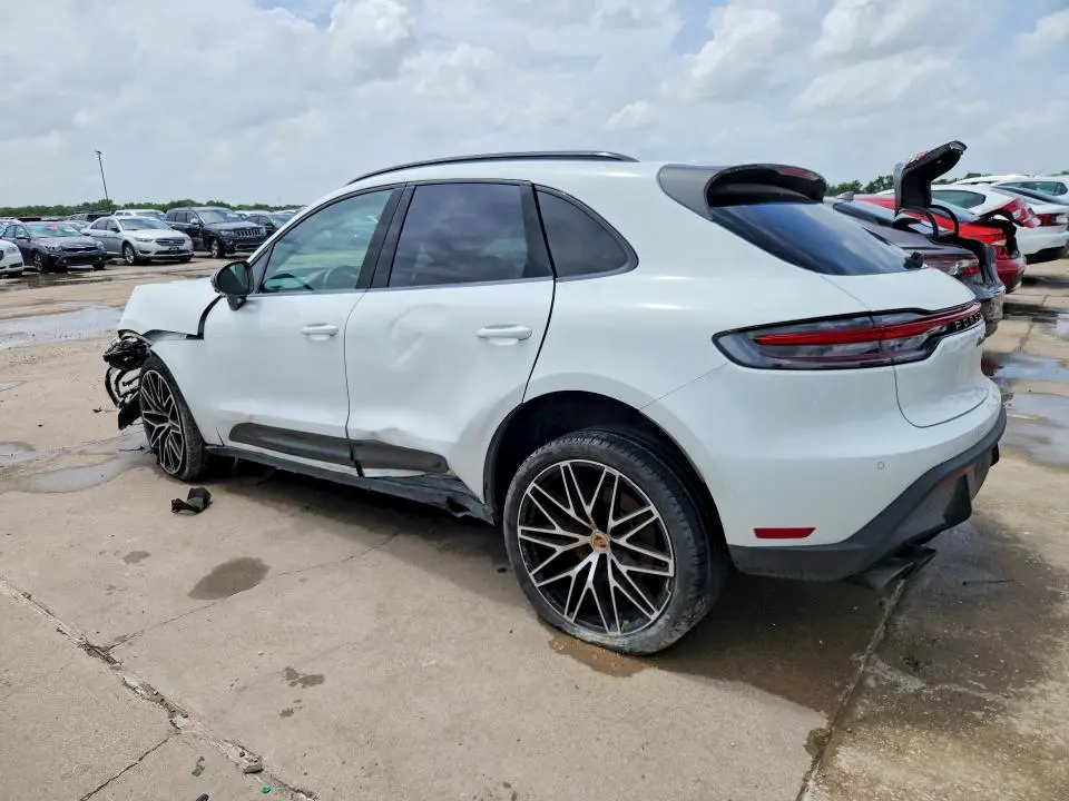2024 PORSCHE MACAN BASE  