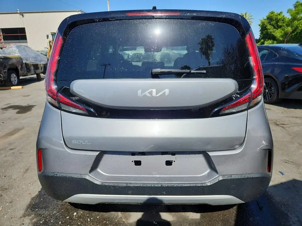 2023 KIA SOUL LX  