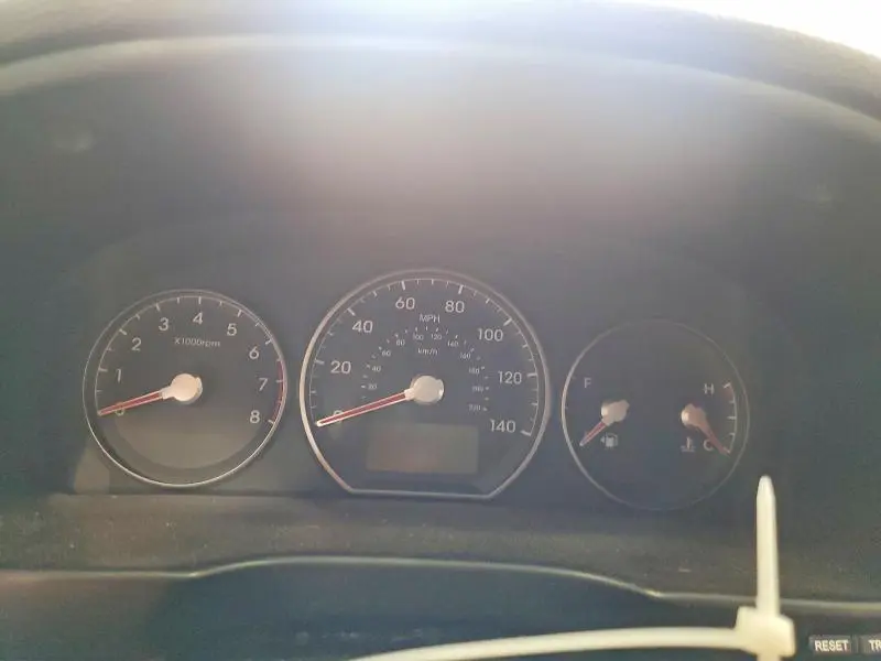 2011 HYUNDAI SANTA FE SE  