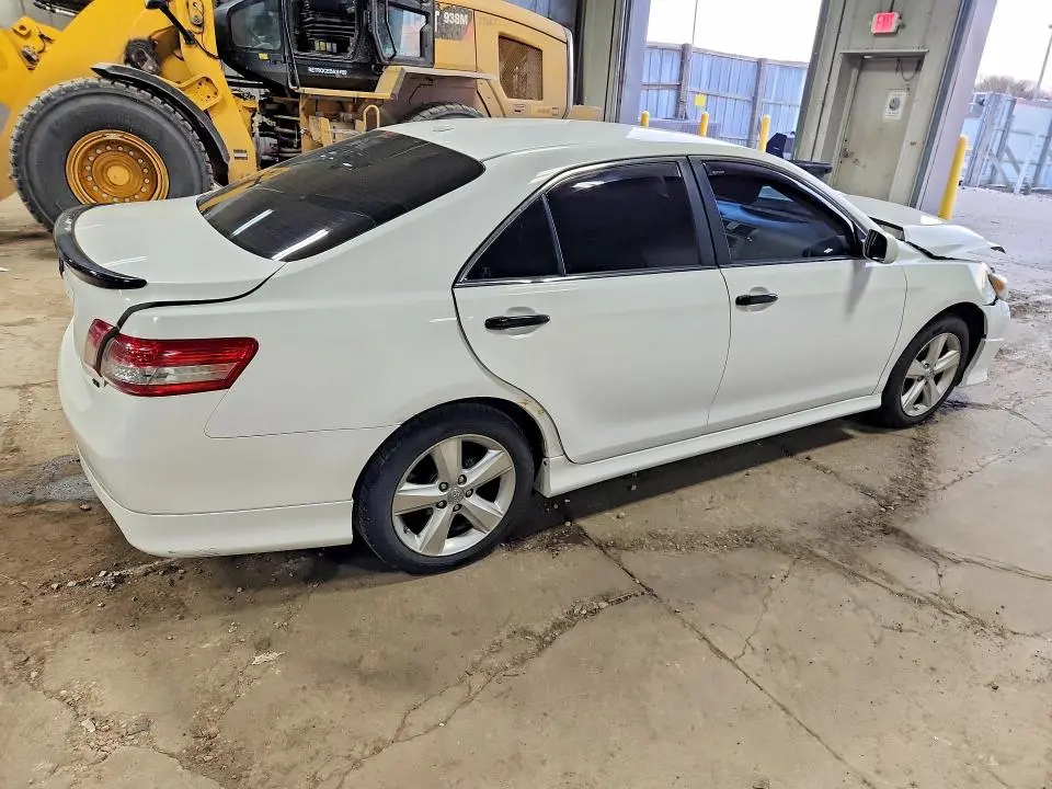 2011 TOYOTA CAMRY SE  