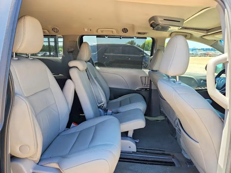 2015 TOYOTA SIENNA XLE 8-PASSENGER  