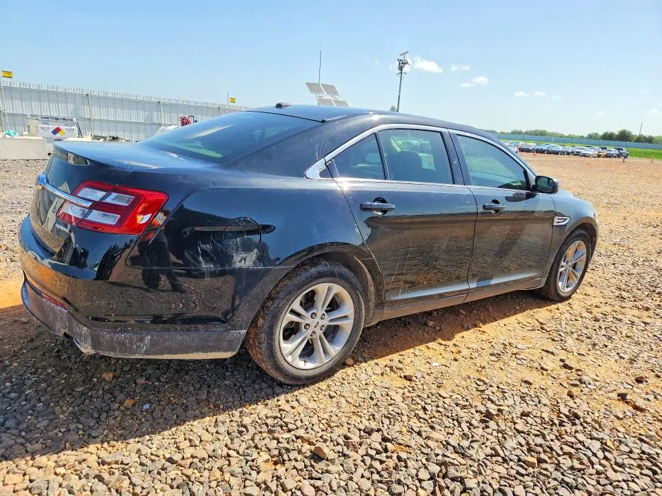 2018 FORD TAURUS SE  