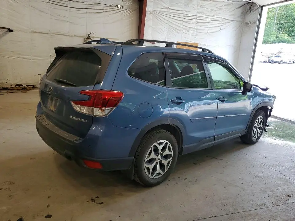 2022 SUBARU FORESTER PREMIUM  