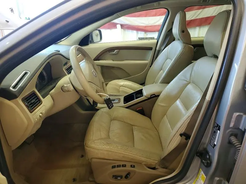 2010 VOLVO XC70 3.2  