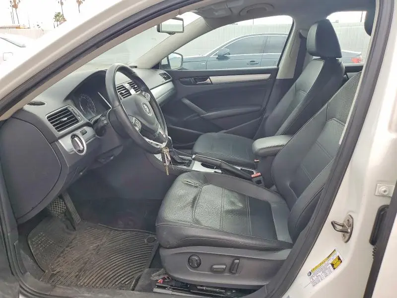 2013 VOLKSWAGEN PASSAT SE  
