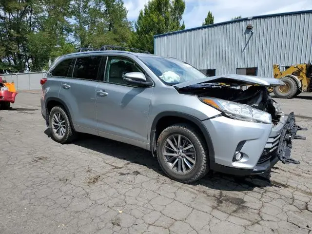 2017 TOYOTA HIGHLANDER SE  