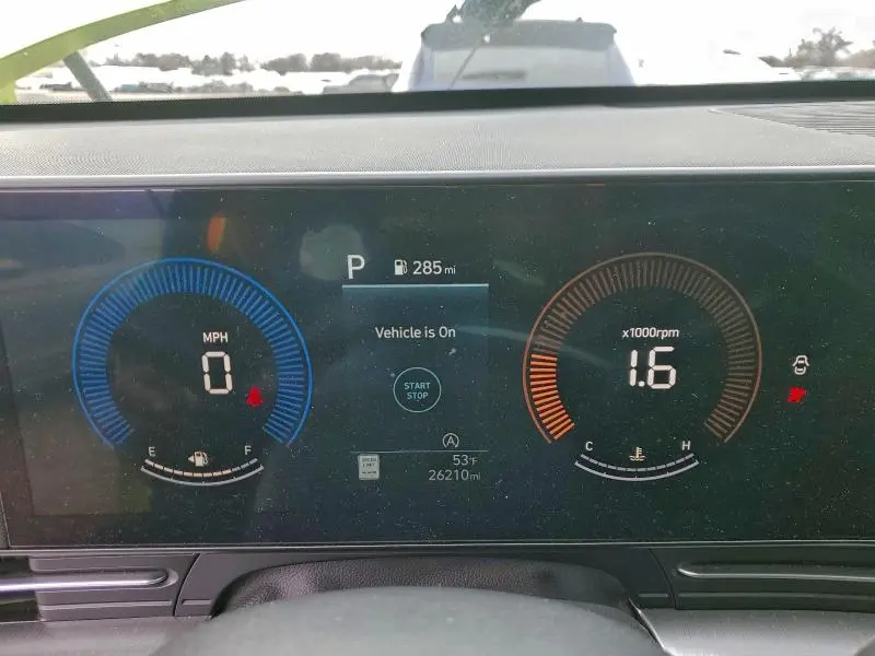 2024 HYUNDAI KONA SE  