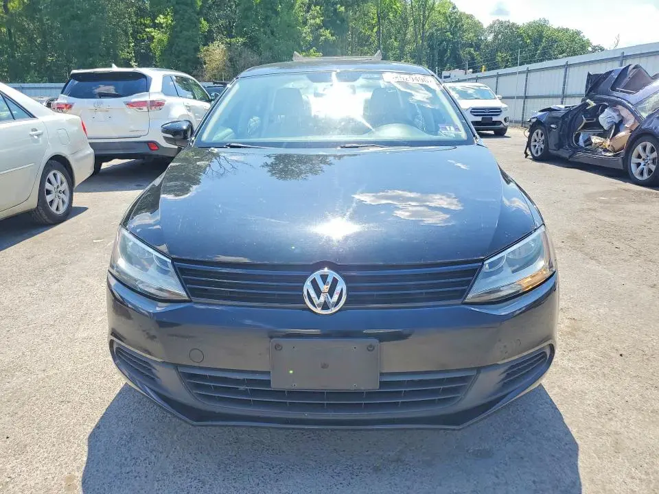 2013 VOLKSWAGEN JETTA SE  