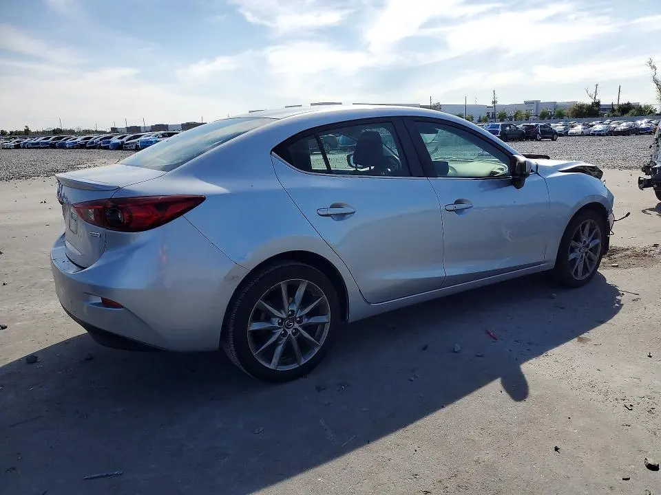 2018 MAZDA 3 TOURING  