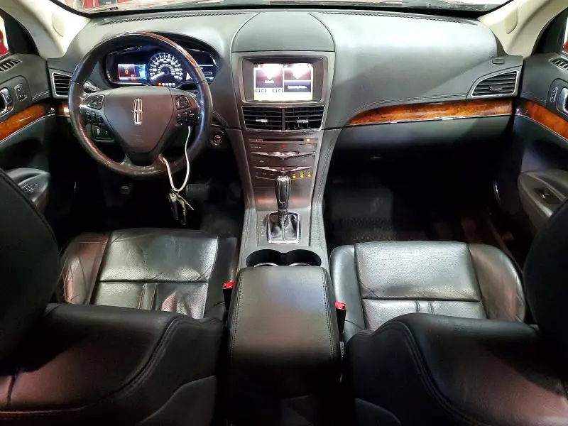 2016 LINCOLN MKT   