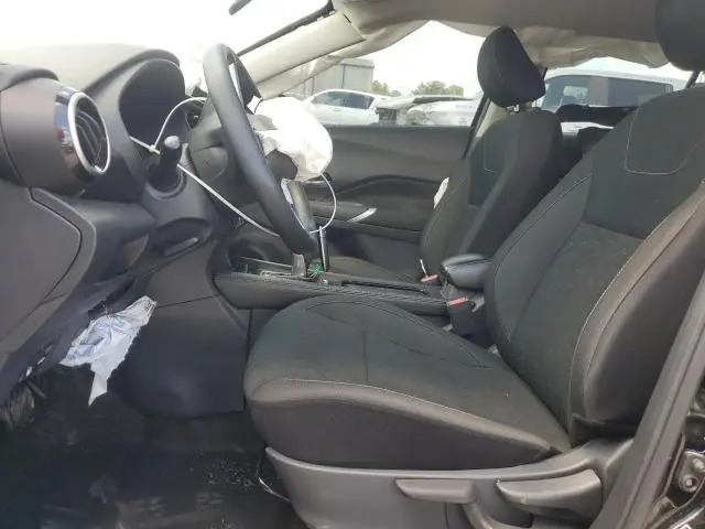 2024 NISSAN KICKS SV  