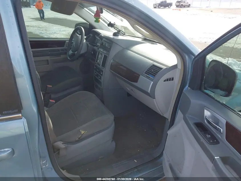 2010 CHRYSLER TOWN & COUNTRY TOURING