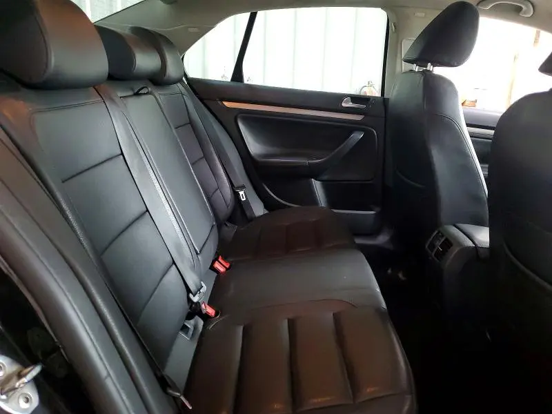 2010 VOLKSWAGEN JETTA SE  