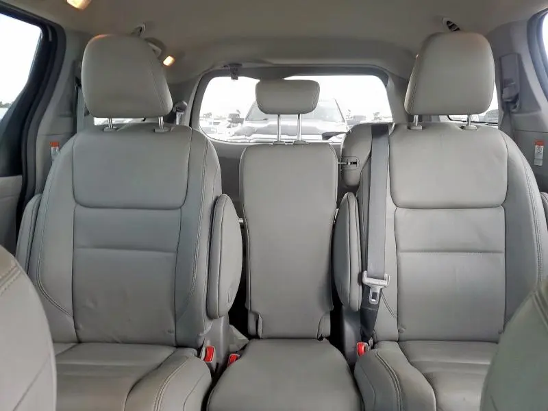 2019 TOYOTA SIENNA XLE  