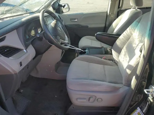 2017 TOYOTA SIENNA LE  