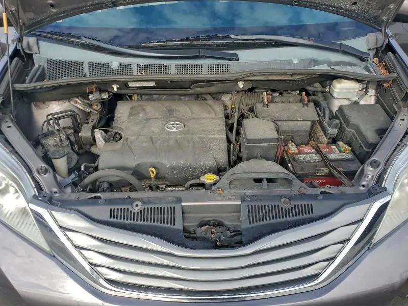 2014 TOYOTA SIENNA XLE  