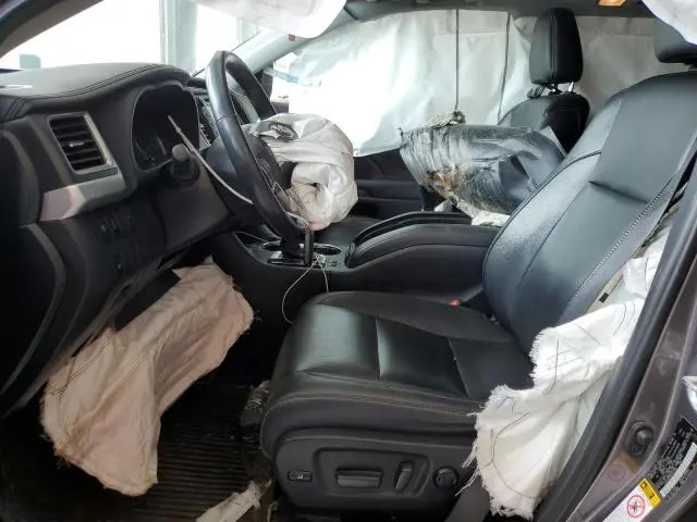 2019 TOYOTA HIGHLANDER SE  