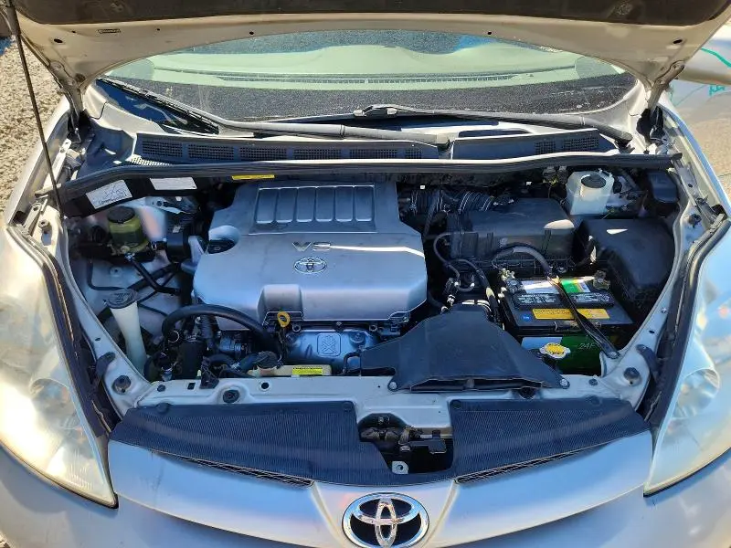 2010 TOYOTA SIENNA XLE  