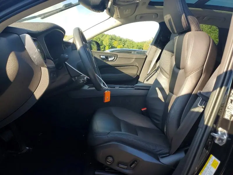 2021 VOLVO XC60 T5 MOMENTUM  