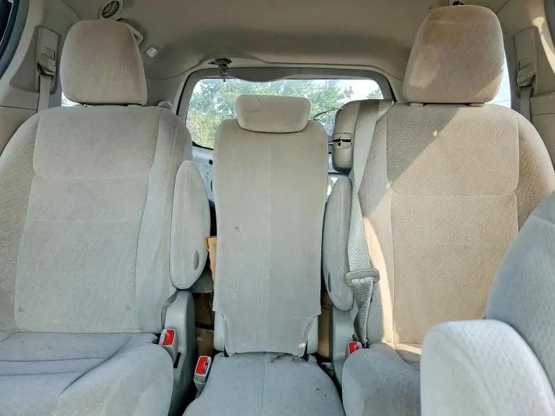 2016 TOYOTA SIENNA LE  