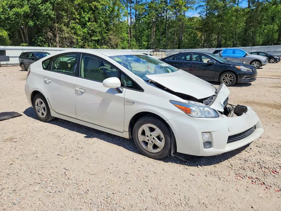 2010 TOYOTA PRIUS III  