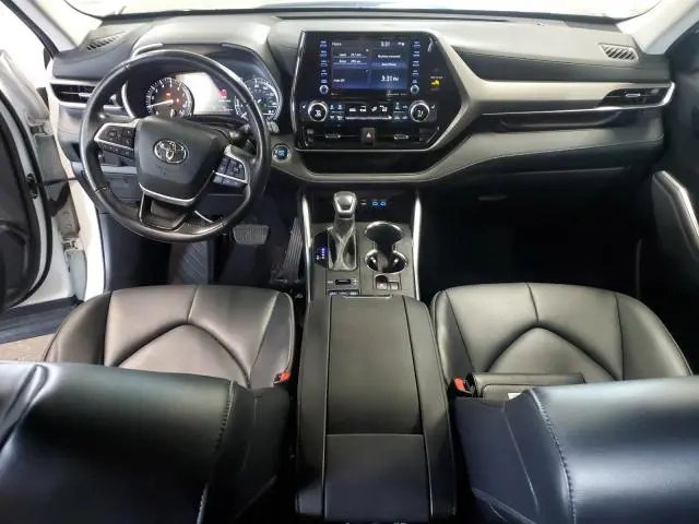 2022 TOYOTA HIGHLANDER XLE  