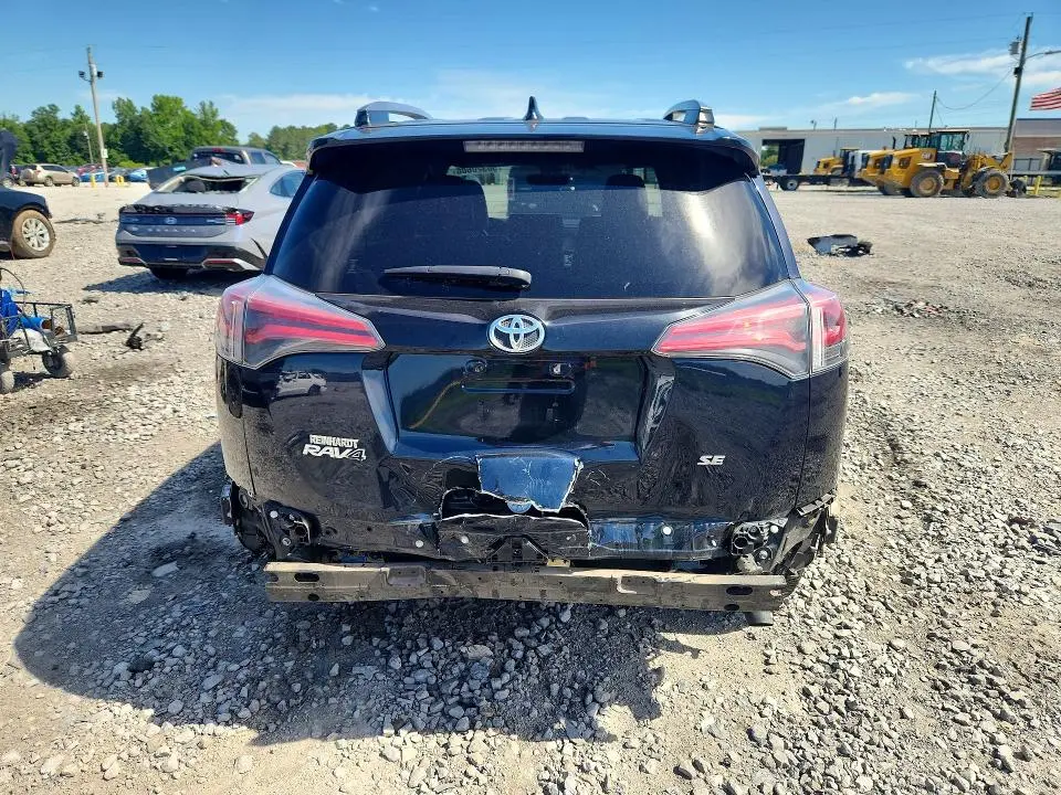2018 TOYOTA RAV4 SE  