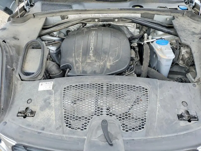 2017 PORSCHE MACAN   