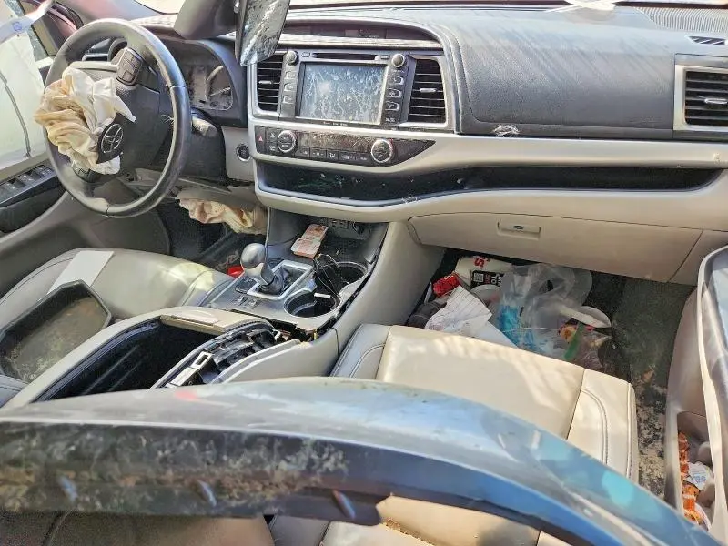 2019 TOYOTA HIGHLANDER XLE  