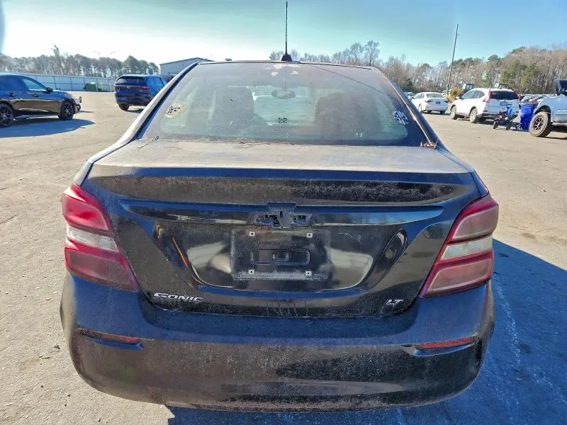 2017 CHEVROLET SONIC LT  