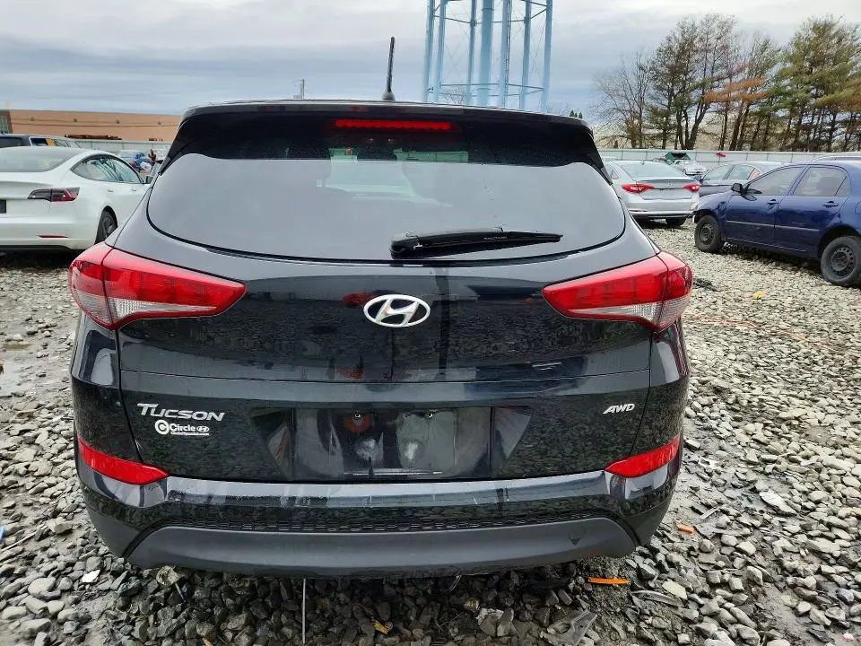 2018 HYUNDAI TUCSON SE  